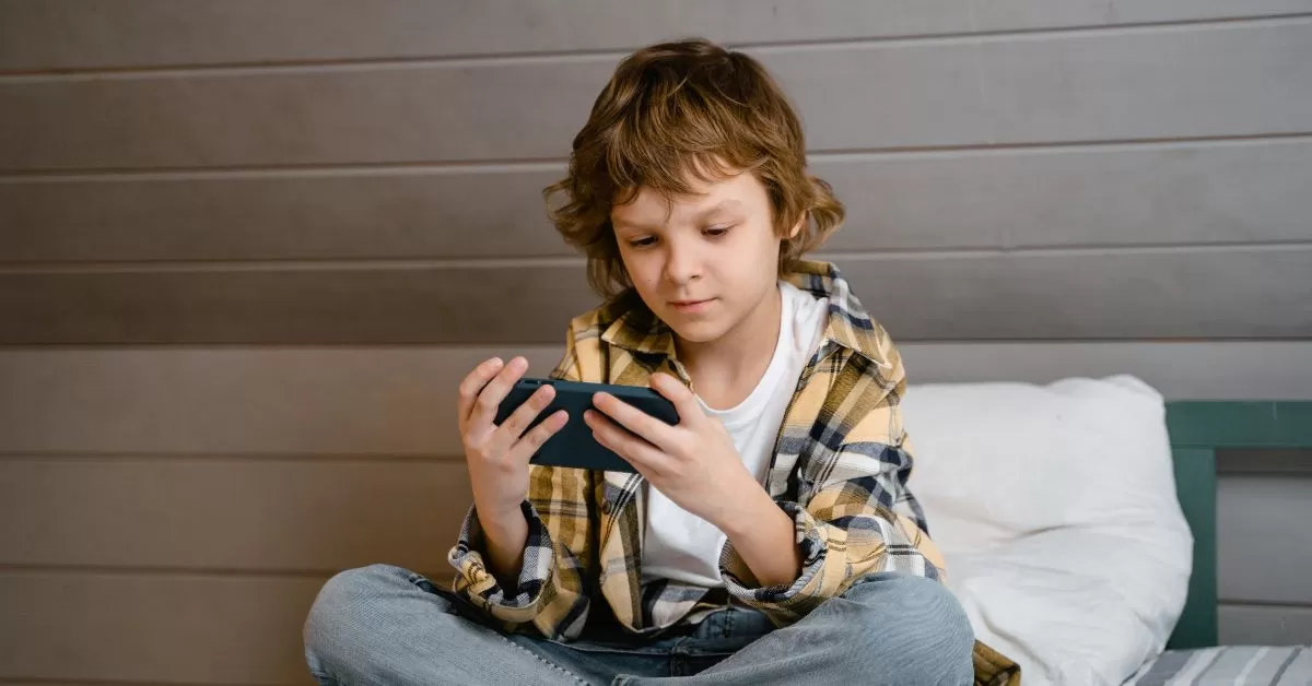 3 Tips dan Trik Biar Anak Tidak Kecanduan Gadget (canva by MART PRODUCTION)