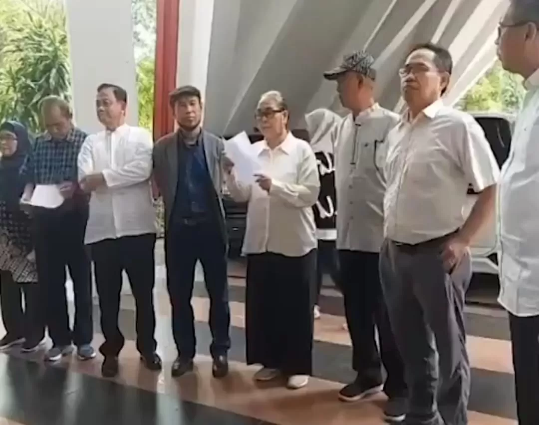 Forum Guru Besar dan Dosen Universitas Hasanuddin (Unhas) menyampaikan petisi serta pernyataan sikap. poin kedua khusus untuk Jokowi (Dok Istimewa)