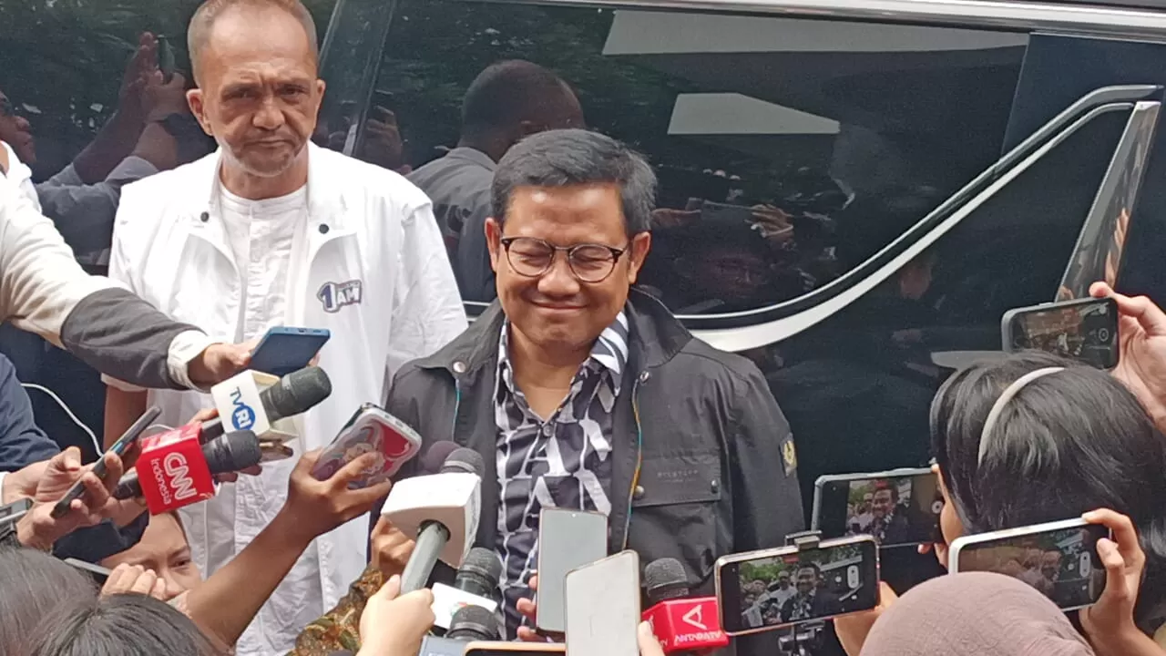 Cawapres nomor urut 01 Muhaimin Iskandar atau Cak Imin menyambangi Posko Timnas AMIN (Konteks.co.id/ Qur'aini Hamidea Suci)