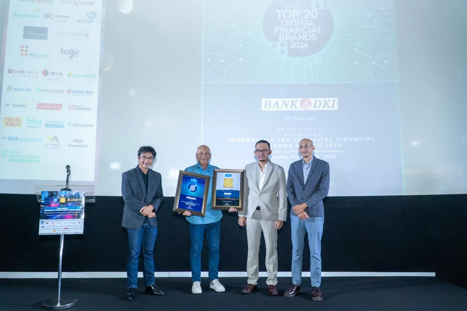 Bank DKI meraih dua penghargaan sekaligus dari media The Iconomics (Dok Bank DKI) 