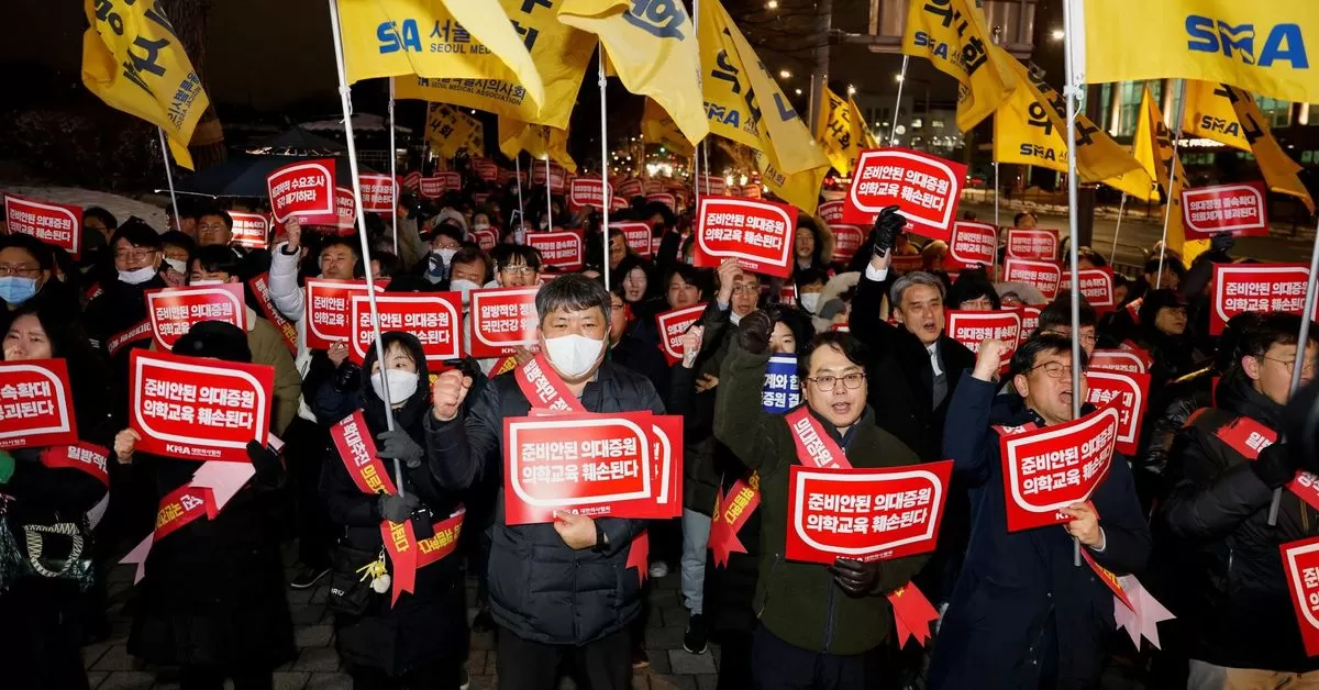 Kemenkes Korsel menaikkan stasus kewaspadaan kesehatan masyarakat menjadi 'berat' untuk pertama kalinya sejak aksi mogok kerja oleh ribuan dokter. (Foto: X/Reuters)