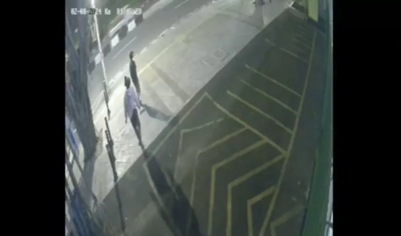Video CCTV penembakan diduga oleh mantan suami artis di Jaktim viral di medsos (Dok tangkapan layar)