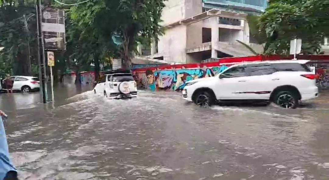 Banjir di kawasan Kelapa Gading, Jakarta Utara, BPBD sebut 11 jalan di Jakarta banjir (Dok Konteks.co.id)