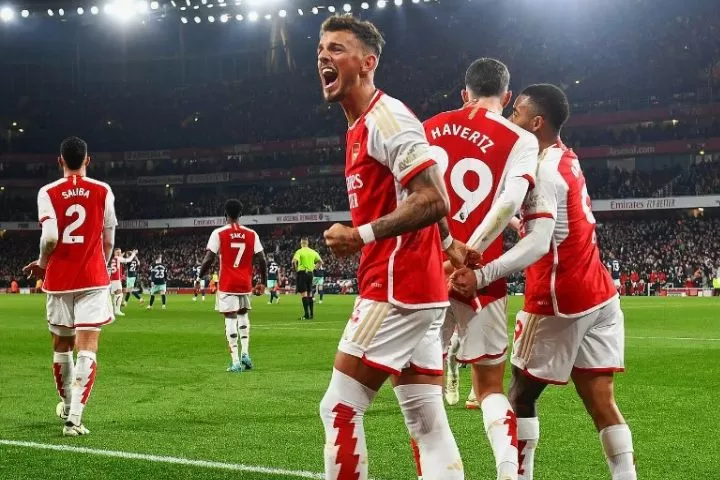 Arsenal sementara menggeser Liverpool dari puncak klasemen setelah meraih kemenangan 2-1 atas Brentford (Foto: instagram/@arsenal)