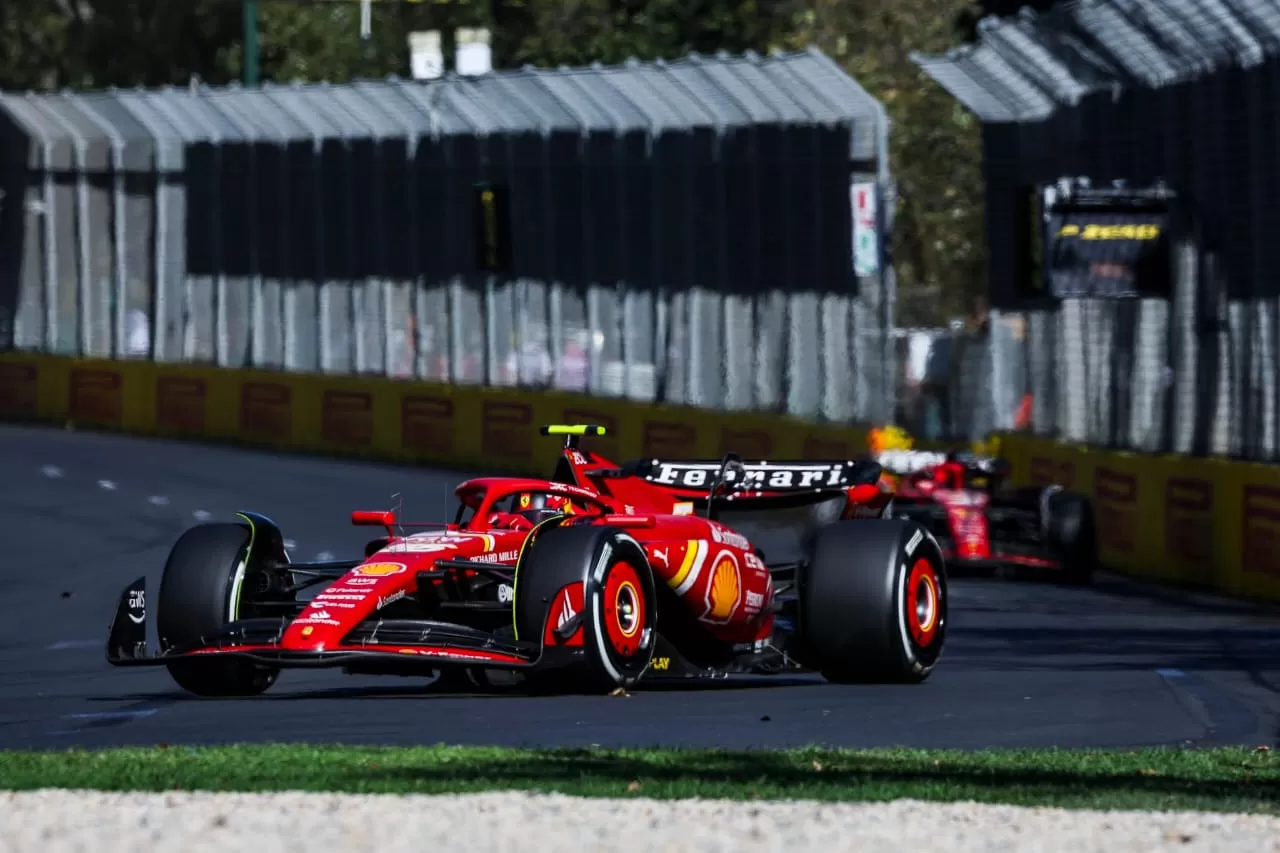 Carlos Sainz Menuju 4 Lap Terakhir Grand Prix Melbourne / sumber: ScuderiaFerrari / via: X