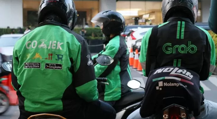 Penolakan Gojek dan Grab terhadap Pemberian THR kepada Mitra Pengemudi Ojol (Sumber: Pinterest/GenPL.co)