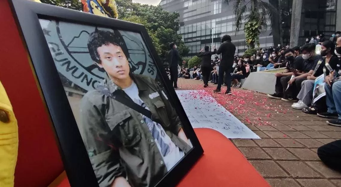 Aksi Simbolik Menolak Lupa untuk Akseyna, Peringatan Setiap Tahun di Universitas Indonesia oleh Mahasiswa (Sumber: @TMIHARIINI via X) 