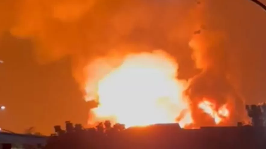 Ledakan gudang peluru di Desa Ciangsana Kecamatan Gunung Putri, Kabupaten Bogor, TNI evakuasi warga (Dok Rafael, Warga Kota Wisata / via: Whatsapp