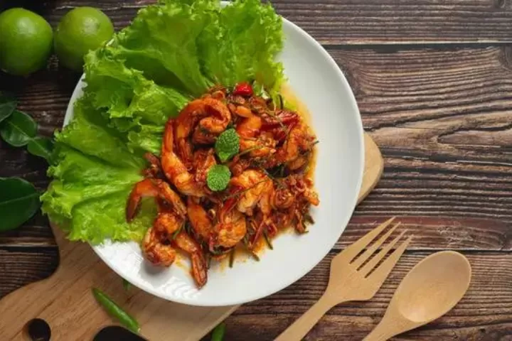 5 resep sambal goreng lezat untuk menu sahur ramadan, nikmati variasi lauk yang praktis dan menggugah selera (foto: freepik.com/jcomp)