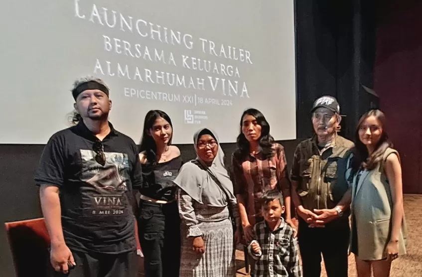 Keluarga Vina hadir saat rilis trailer di Jakarta bersama Anggy Umbara dan para pemain. (Konteks.co.id/Ratih Nug)