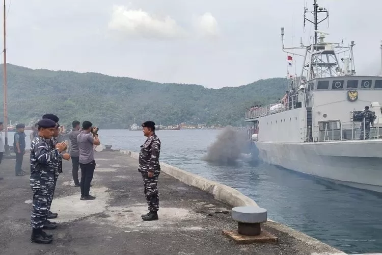 KRI Kakap-811 bawa bantuan untuk warga terdampak erupsi Gunung Ruang (Dok Dispenal)