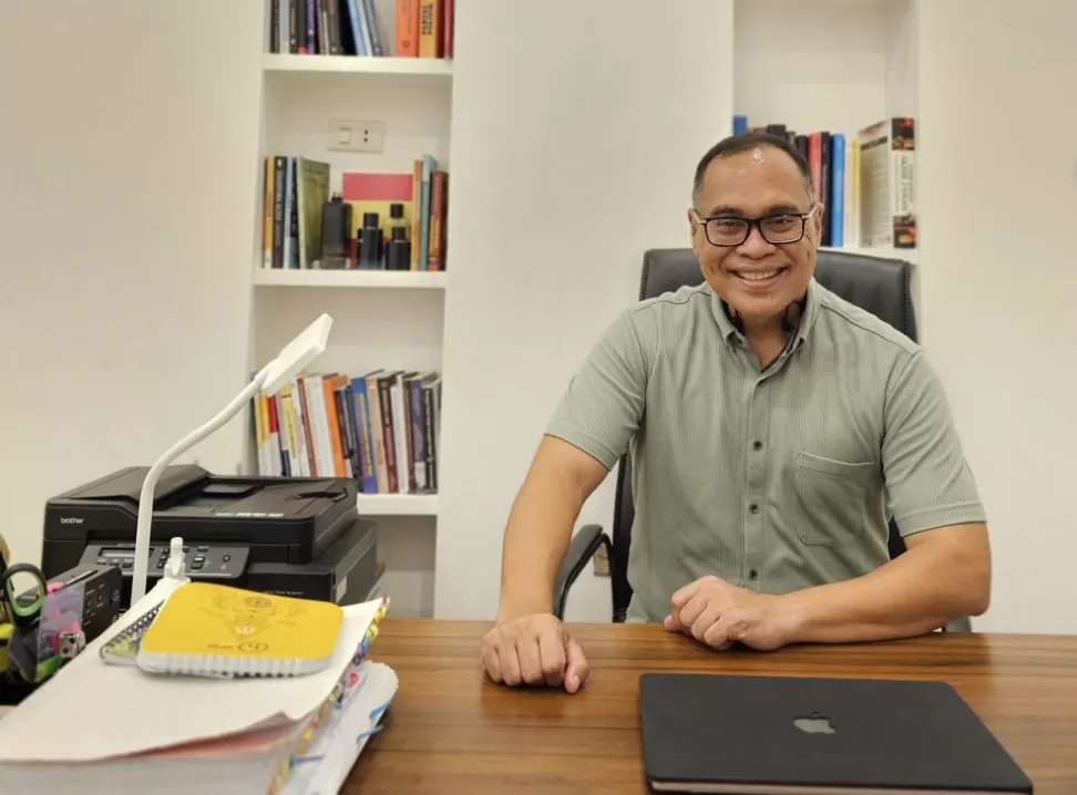 Guru Beaar Hukum Internasional UI, yang juga  Rektor Universitas Jenderal A Yani, Hikmahanto Juwana.