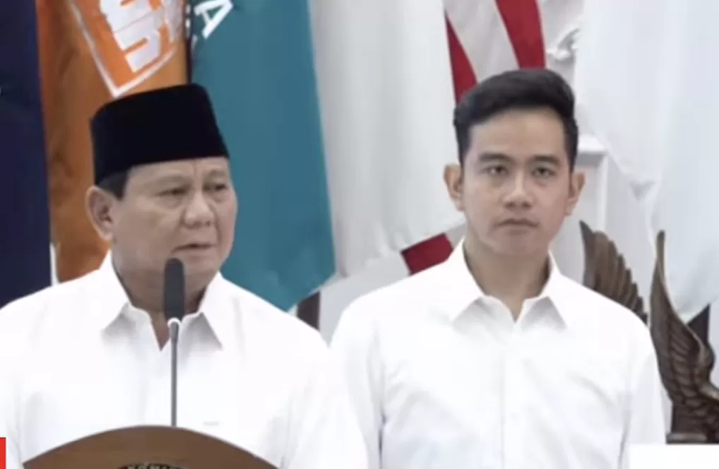 Presiden terpilih Prabowo Subianto dan wakil presiden terpilih Gibran Rakabuming Raka di Gedung KPU Jakarta.
