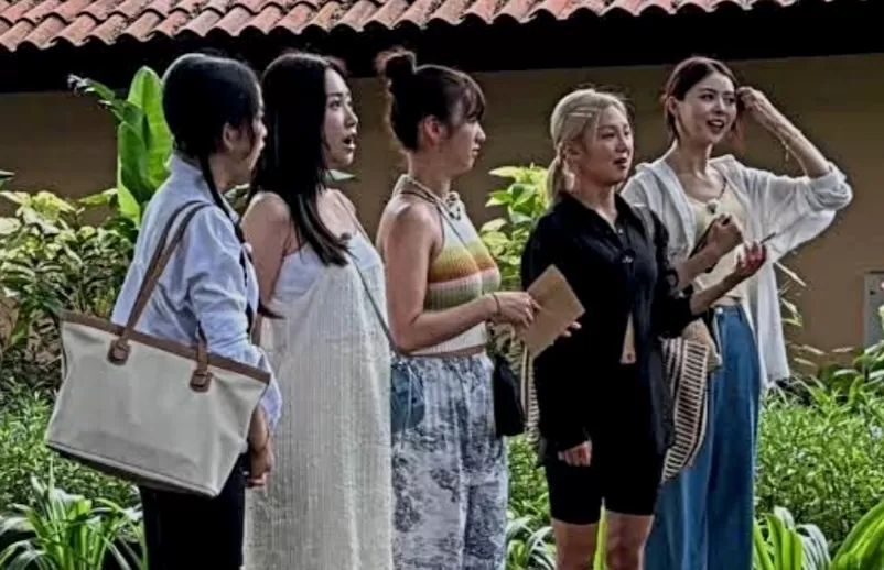 Polisi tahan 30 tim My Own Package Season 2: Pick Me Trip in Bali. (X/HyoYeon_updates)