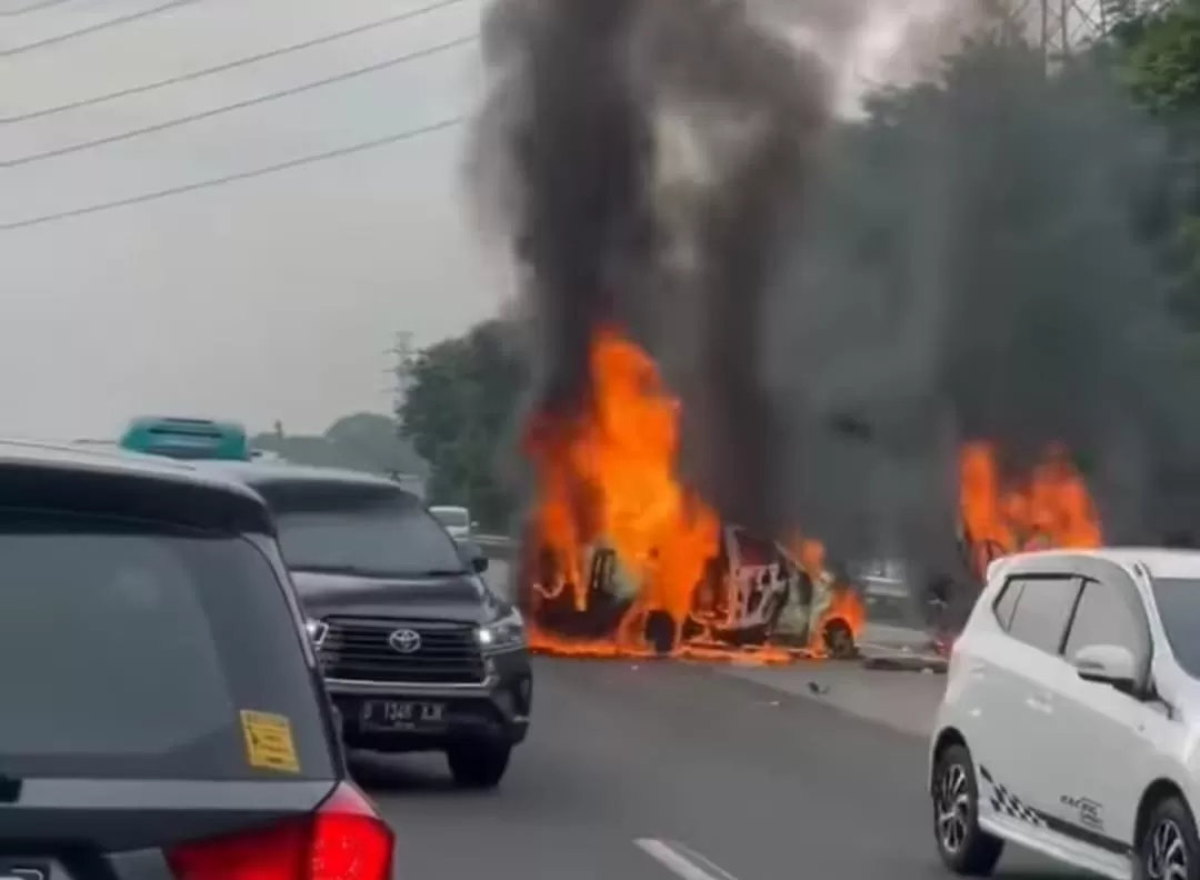 Kecelakaan maut KM 58 Tol Jakarta-Cikampek (Dok tangkapan layar)