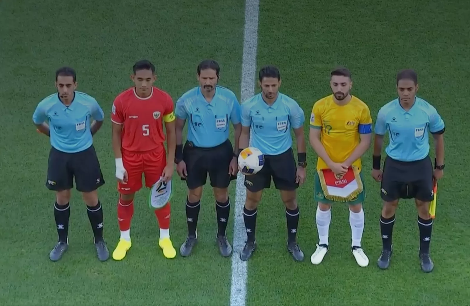 Majed Al-Shamrani (ketiga dari kiri) siap kembali memimpin pertandingan Indonesia U-23 (Foto: AFC)