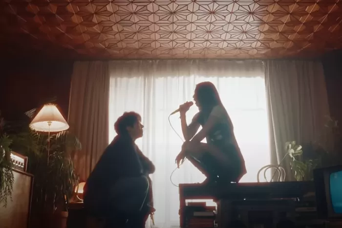 Fakta lagu Spot, kolaborasi Zico dan Jennie BLACKPINK. (Foto: youtube/HYBE LABELS)