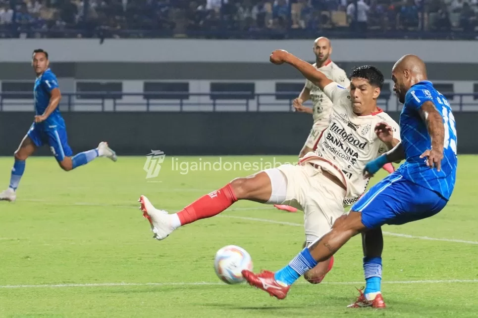 Laga Bali United vs Persib di babak reguler Liga 1 (Foto: LIB)