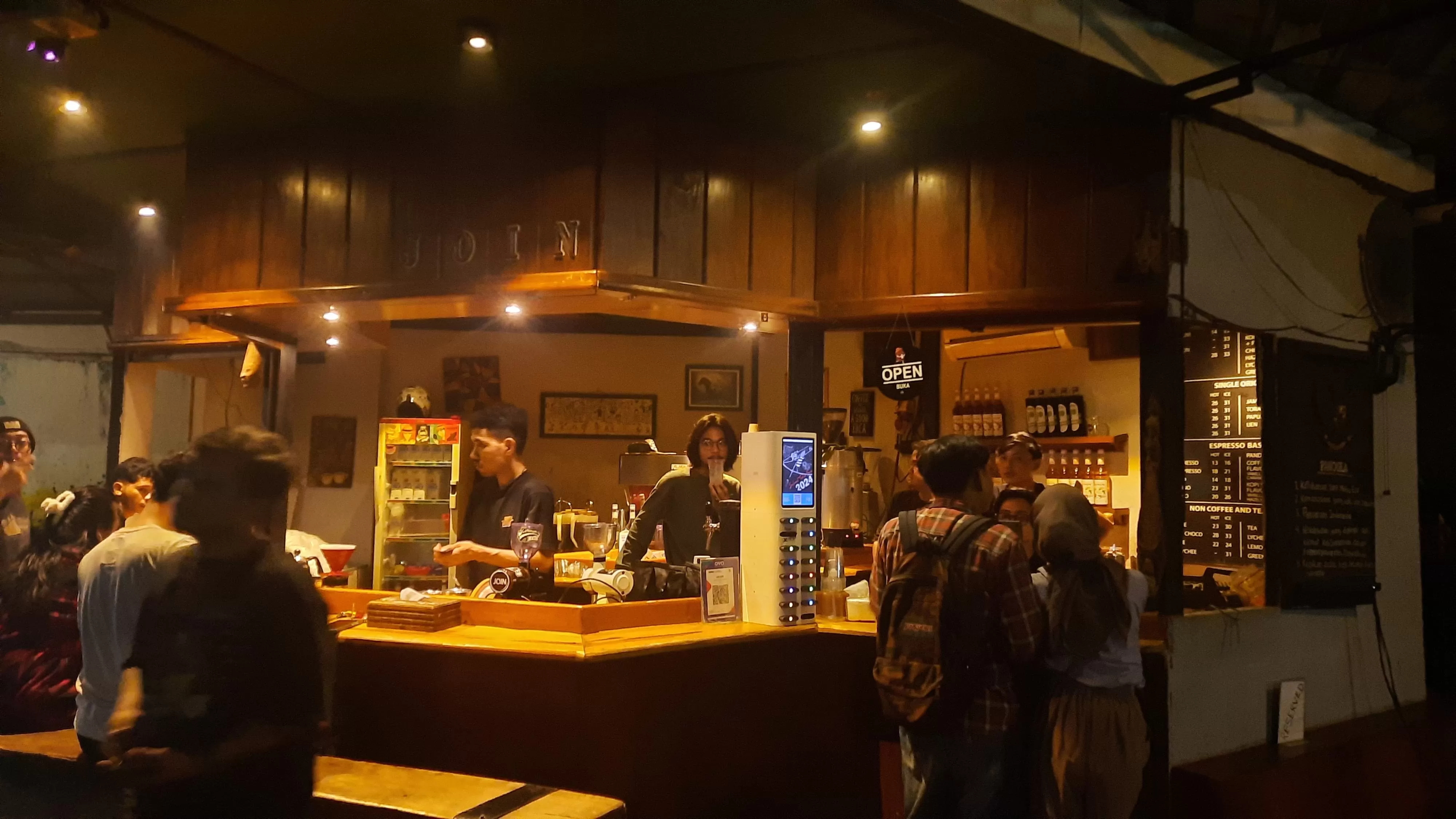 Join Kopi, warkop hidden gem di kawasan GOR Bulungan, Blok M (Foto: Konteks.co.id/Bintang Samuel Simanjuntak)