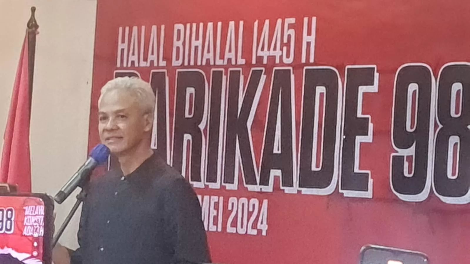 Ganjar Pranowo menghadiri halal bihalal yang digelar Barisan Rakyat Indonesia Kawal Demokrasi 98 (Barikade 98) di Jalan Cimandiri, Cikini, Jakarta Pusat, Selasa, 7 Mei 2024.