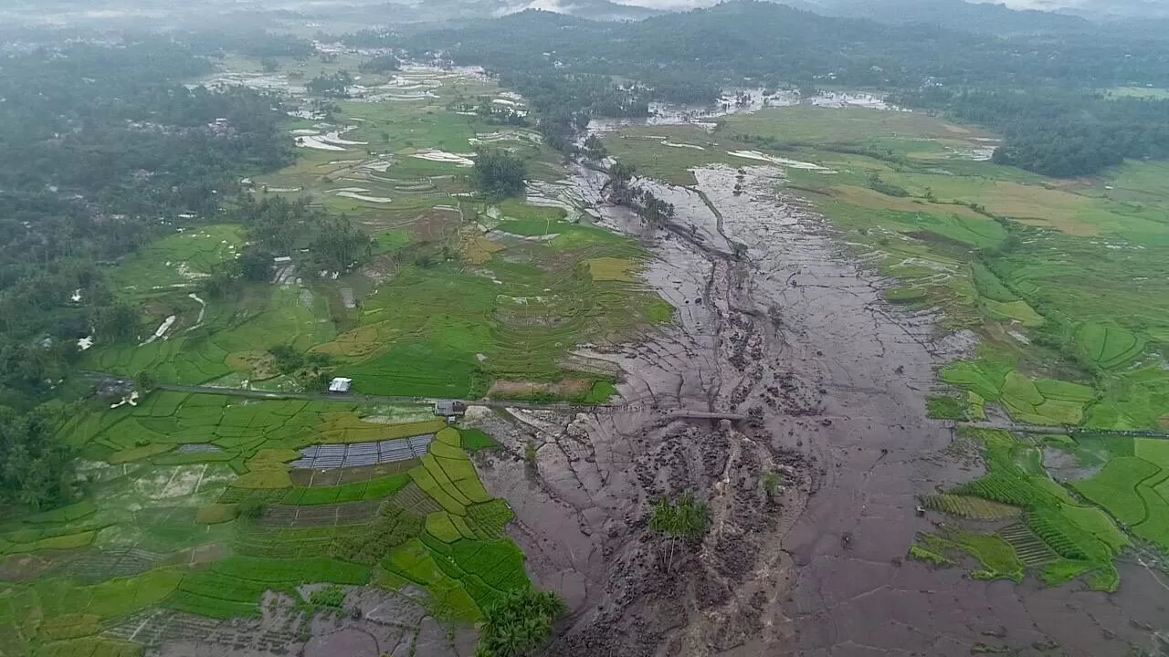 Banjir bandang di Kabupaten Tanah Datar, 13 orang meninggal dan tujuh orang masih dicari. (Dok: BNPB)