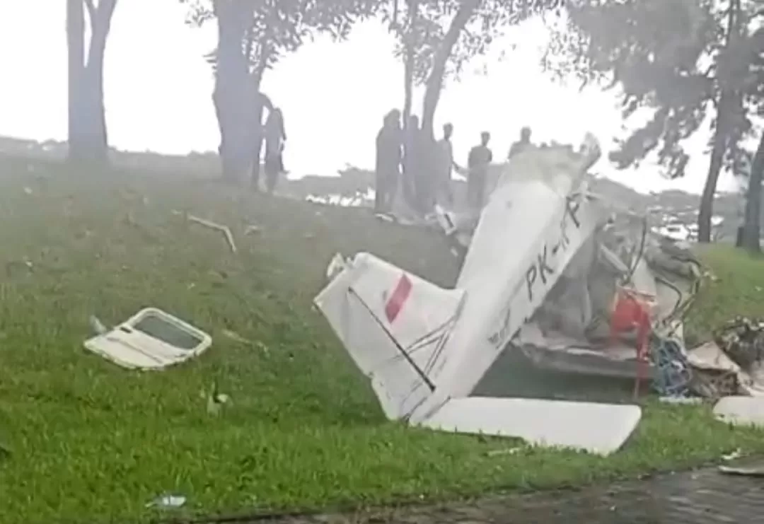 Pesawat jatuh di lapangan Sunburst BSD (tangkapan layar)