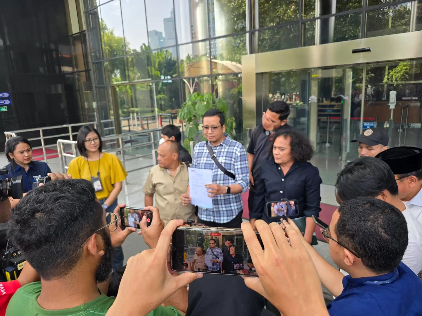 Menurut Koordinator Koalisi Sipil Selamatkan Tambang (KSST) Ronald Loblobly di KPK.