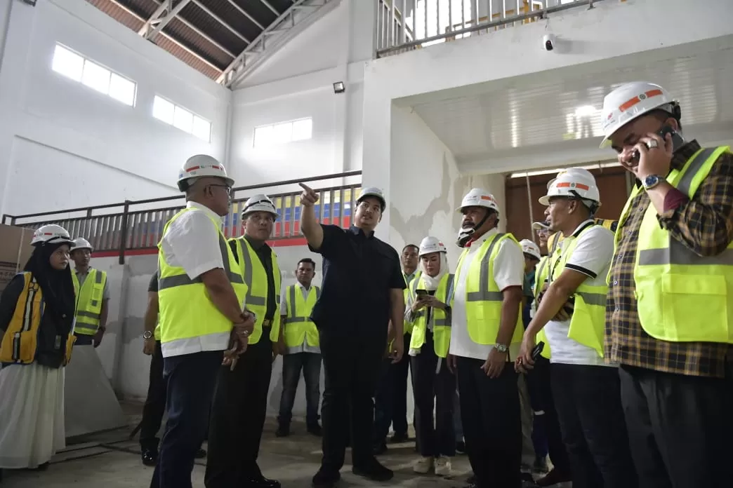 Menpora Dito Ariotedjo saat mengecek pembangunan dan renovasi venue untuk PON 2024 Aceh-Sumut (Foto: Kemenpora)