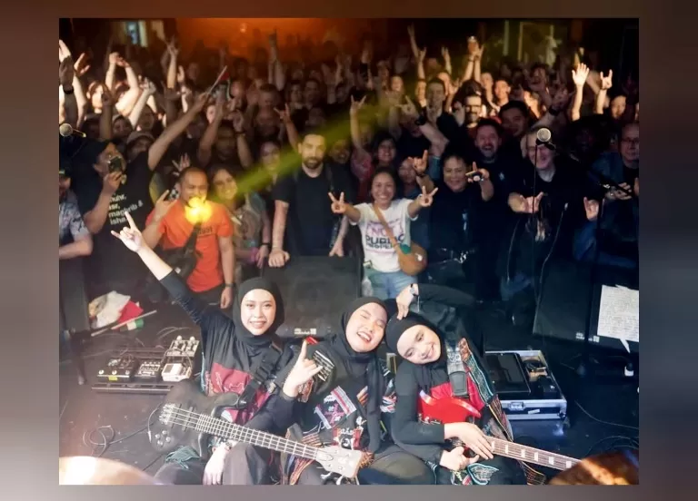 VoB tampil di The Dome London. (Instagram/voiceofbaceprot)