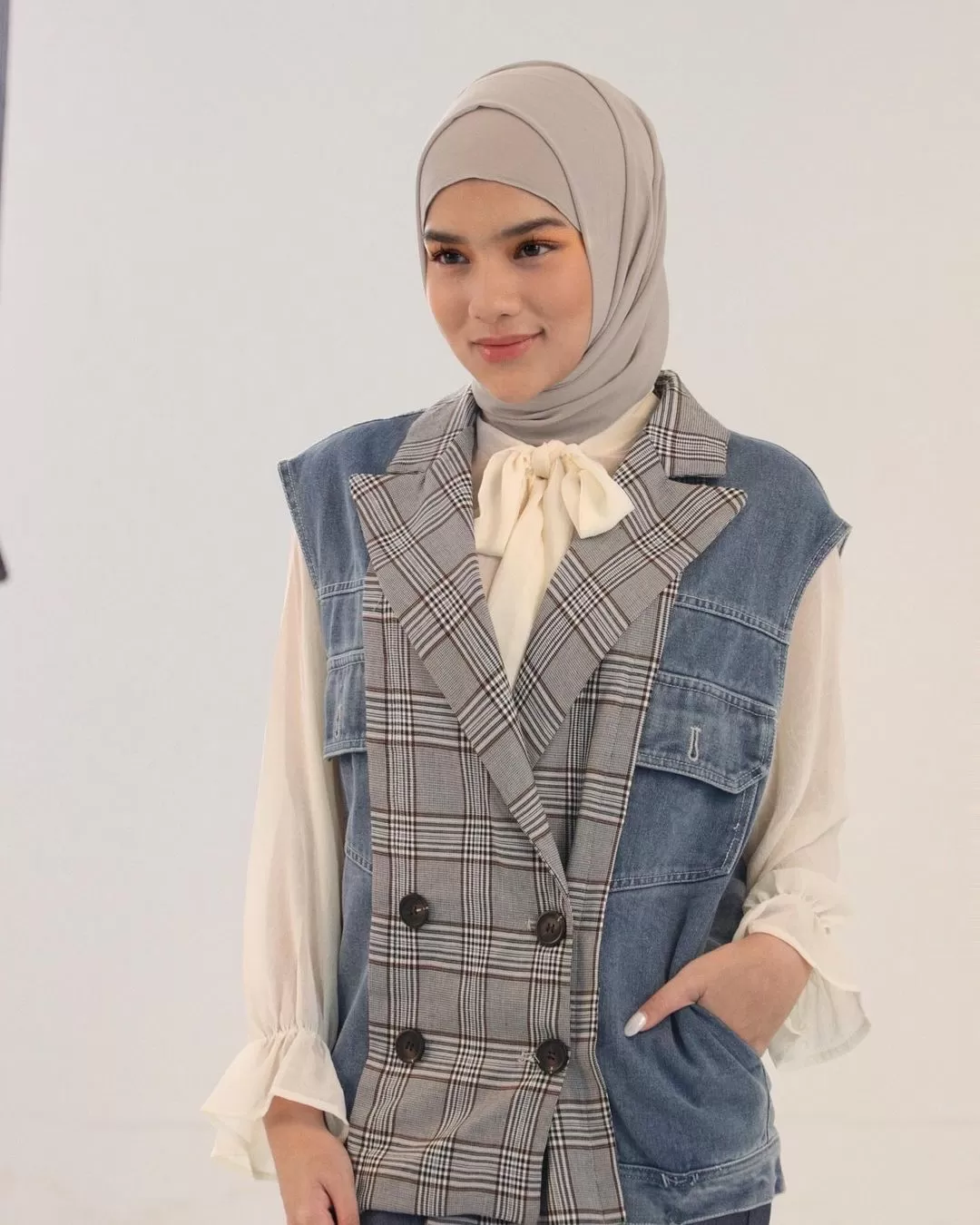 Profil Davina Karamoy, Pemeran Rani dalam Film Ipar Adalah Maut (foto: instagram.com/davinaakaramoy)