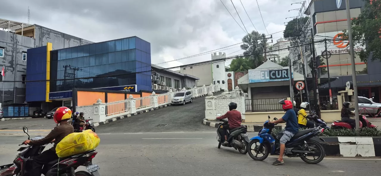 Rumah mewah milik pengusaha batu bara berinisial HM. SA di Kota Samarinda, Kalimantan Timur, digeledah penyelidikan KPK.