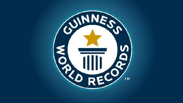 Sepeda setinggi 7,7 meter asal prancis (foto: guinnessworldrecord.com)
