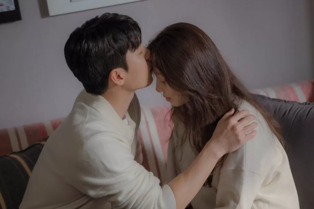 Preview The Midnight Romance in Hagwon Episode 9. (Viu)