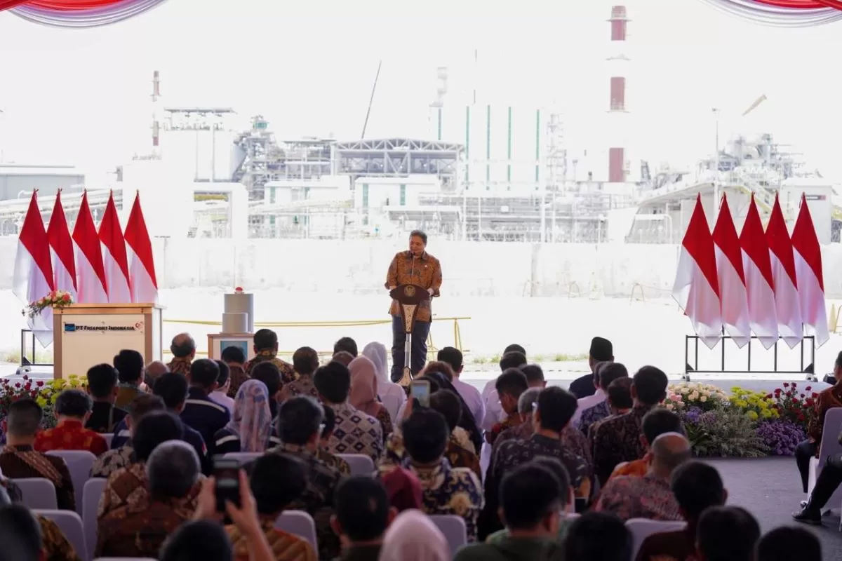 Menko Perekonomian, Airlangga Hartarto, meresmikan smelter PT Freeport Indonesia (PTFI) di Kawasan Ekonomi Khusus (KEK) Gresik, Jawa Timur. Foto: Kemenko Perekonomina