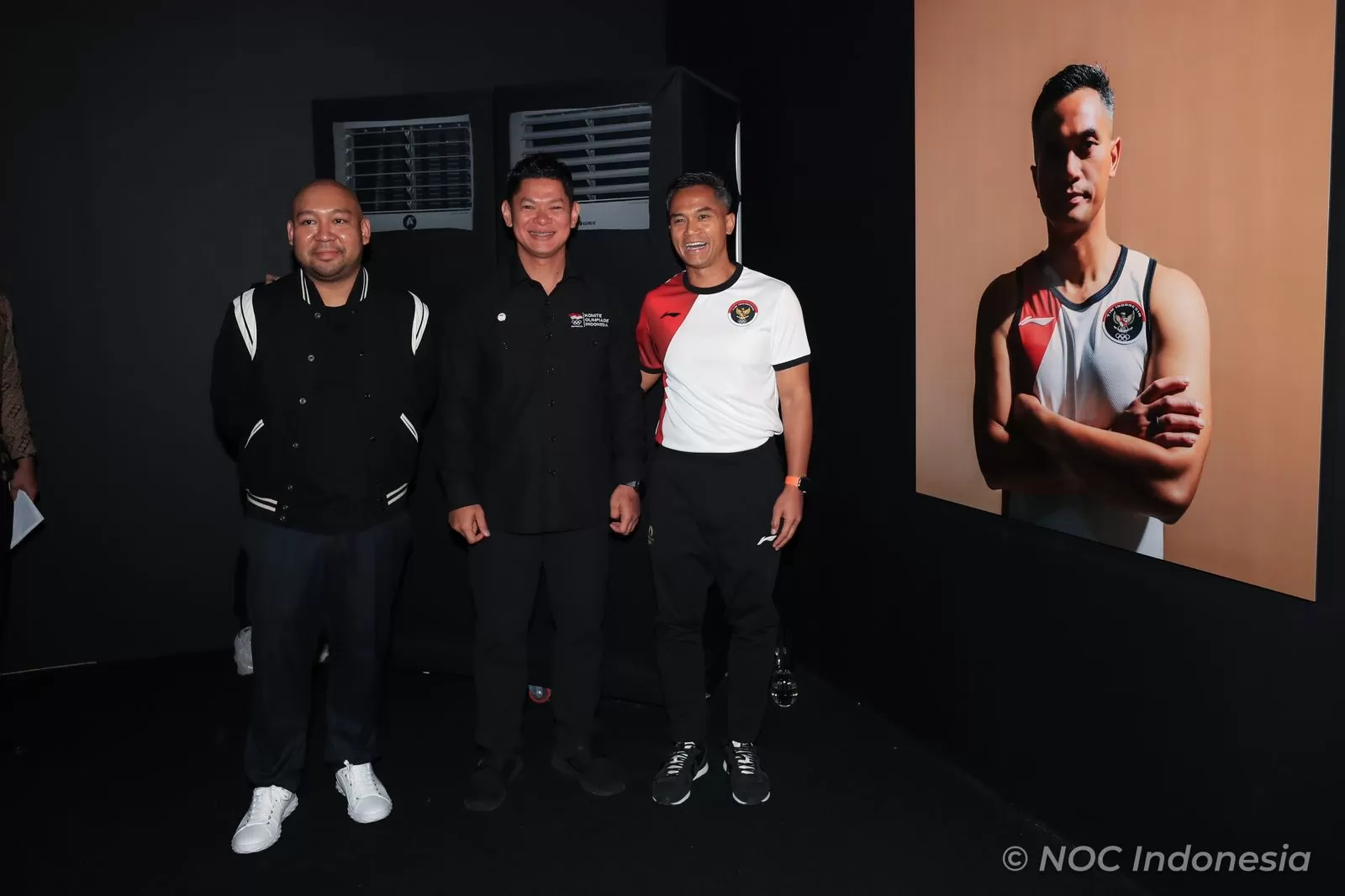 Didit Hediprasetyo (kiri) bersama Ketua Umum NOC Indonesia Raja Sapta Oktohari (tengah) dan CdM Tim Indonesia untuk Olimpiade Paris, Anindya Bakrie (Foto: NOC Indonesia)