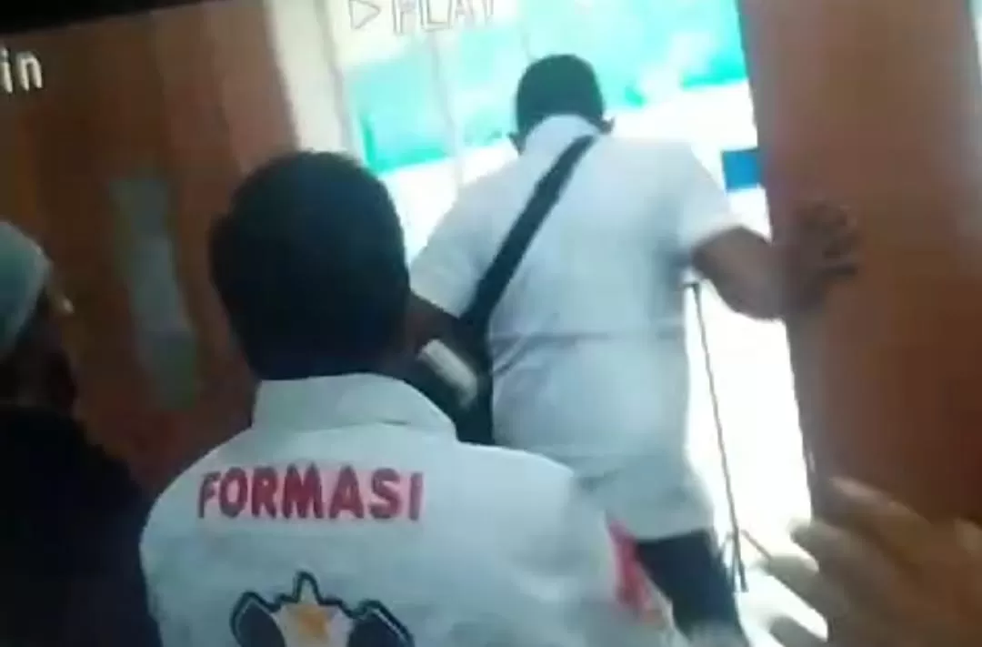 Oknum pendukung SYL keroyok wartawan di PN Jakpus (Dok tangkapan layar)