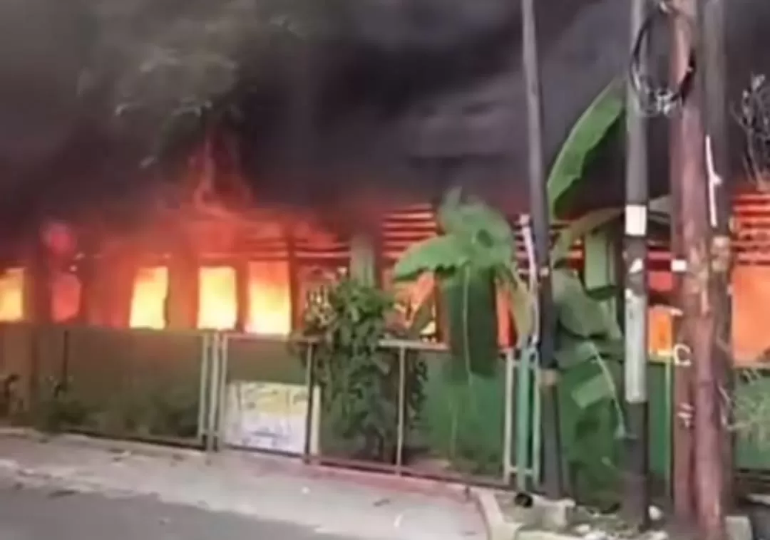 Kebakaran hebat di SDN 01 Pondok Bambu (Dok @Humasjakfire)