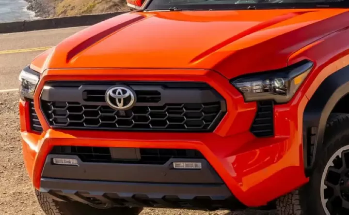 Toyota melakukan terhadap puluhan kendaraan karena stiker. Foto: Motor1