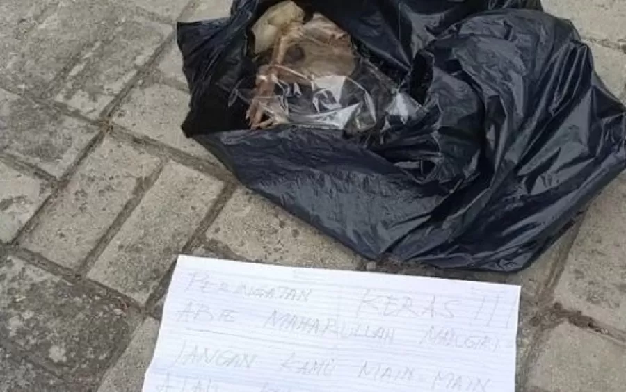 Teror di Kantor KPU Jakut, dilempar bangkai ayam (Istimewa)