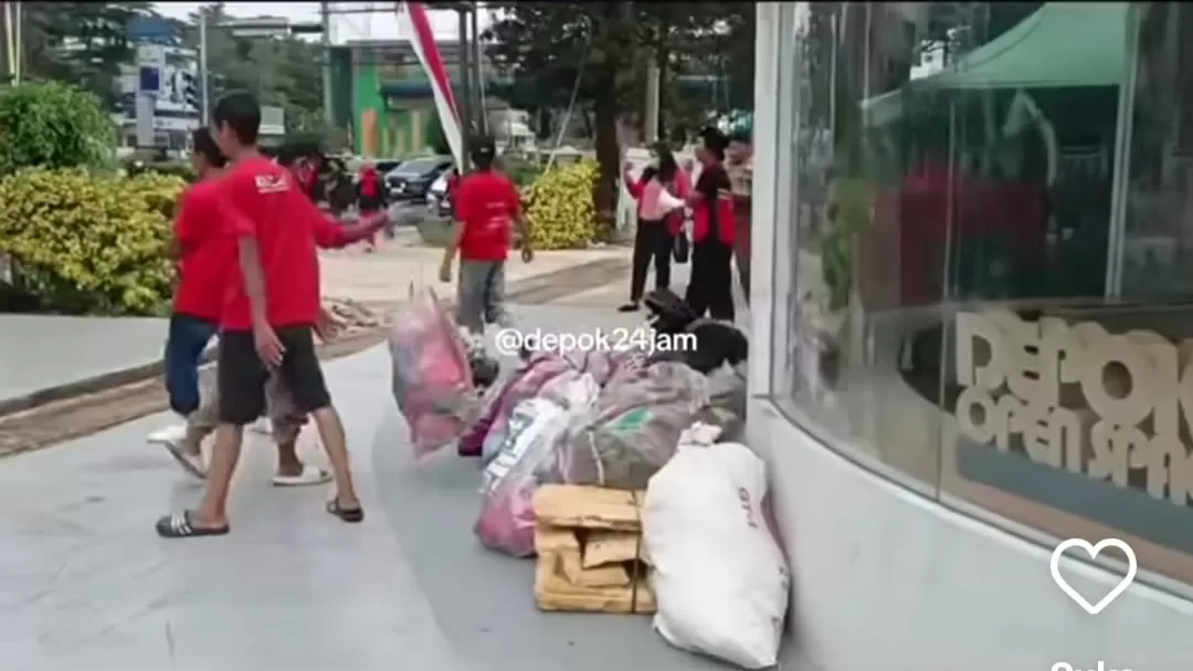 Kader PDIP buang sampah di kantor Wali Kota Depok, M Idris angkat suara (Dok tangkapan layar)