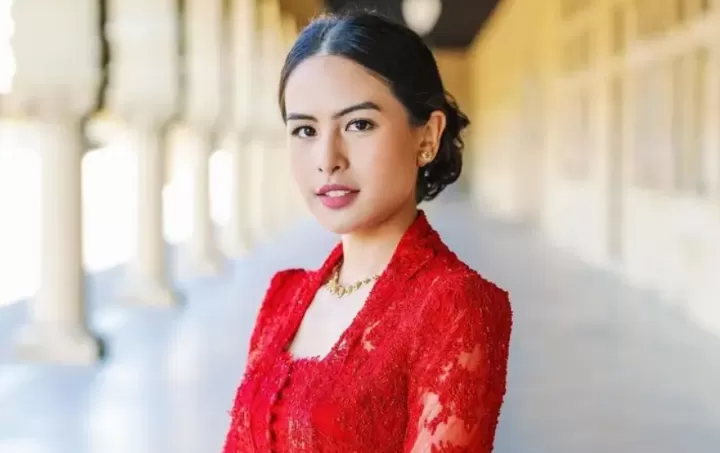 Maudy Ayunda tampil cantik mengenakan pakaian tradisional kebaya. Fashion kebaya kini UNESCO akui sebagai Warisan Budaya Takbenda (WBTb) Dunia. Foto: IG Maudy Ayunda 