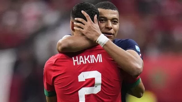 Persahabatan Mbappe dan Hakimi juga tercermin di lapangan  (foto: bola.com)