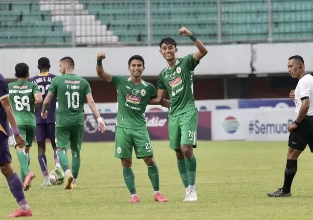Ifan Nanda merayakan gol bersama Irkham Mila. (dok PSS) 