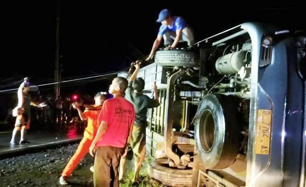 Kecelakaan menjadi salah satu kejadian yang menakutkan di jalan raya. (KR/dok) 