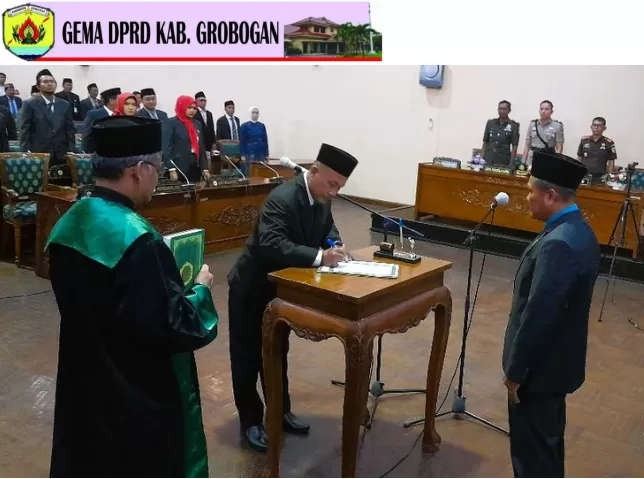 Mashadi saat mengucapkan sumpah janji PAW anggota DPRD Grobogan. (Foto: M Taslim Hadi)