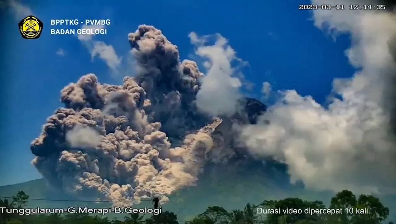 Erupsi Gunung Merapi. 