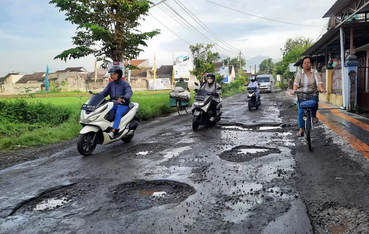 Sering Dilewati Truk Proyek Tol Jalan Di Sumberejo Klaten Rusak Parah