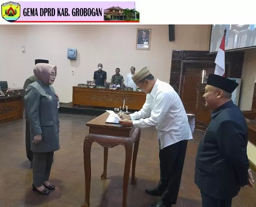 Penandatanganan naskah persetujuan bersama antara Bupati dan pimpinan DPRD Grobogan tentang perubahan Propemperda 2023. (Foto: M Taslim Hadi)