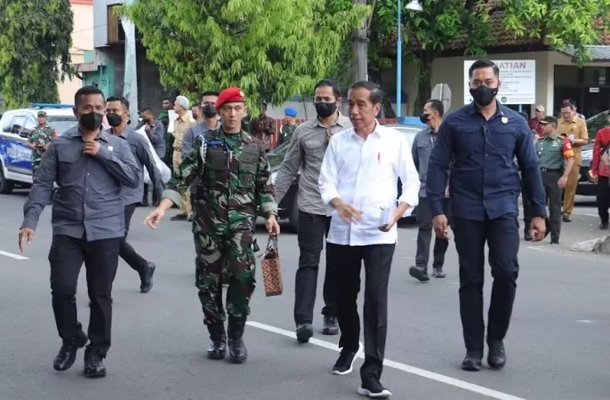 Presiden Joko Widodo Luncurkan Bantuan Pangan Di Gudang Bulog Ngabeyan ...