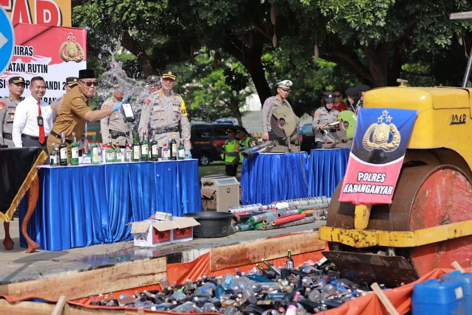  Pemusnahan barang bukti operasi pekat (foto: Abdul Alim)